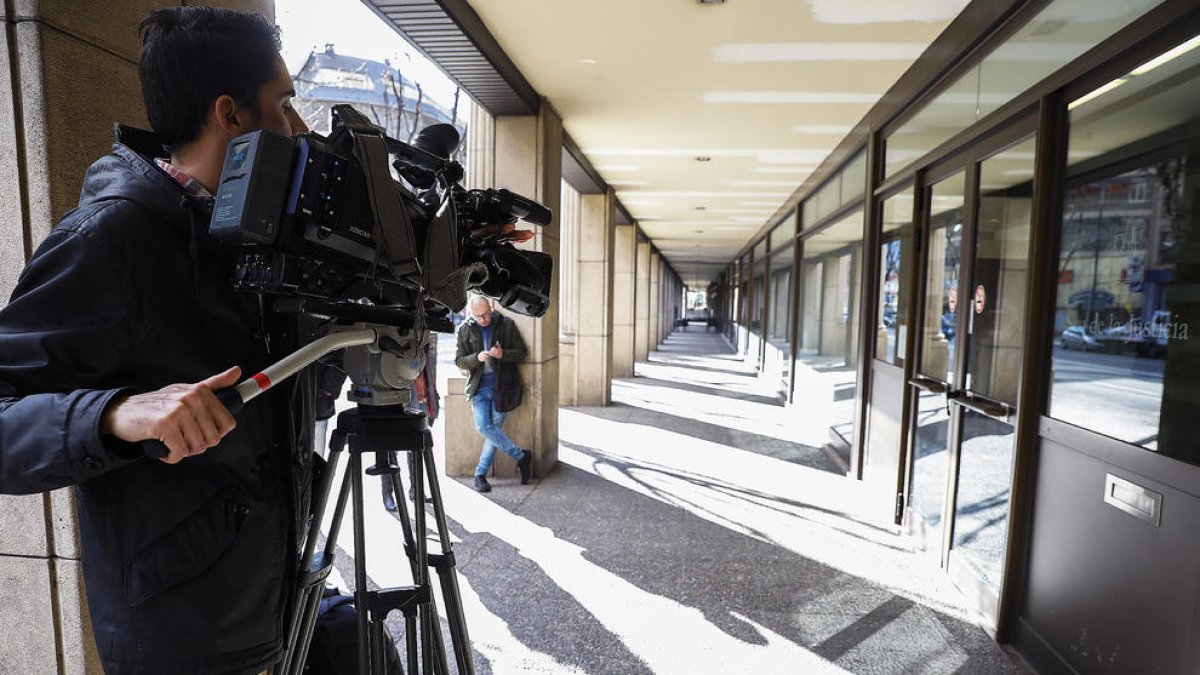 Confirmen un any de suspensió a un policia que va revelar informació