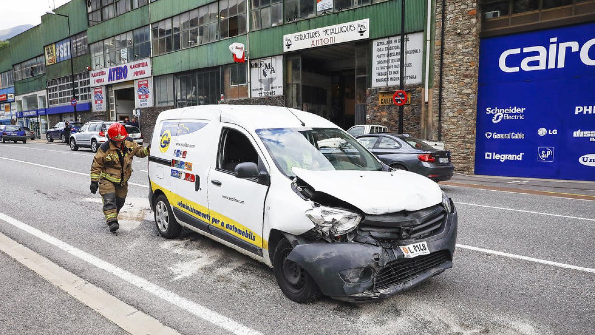 Accident amb tres ferits lleus a l'avinguda de Salou