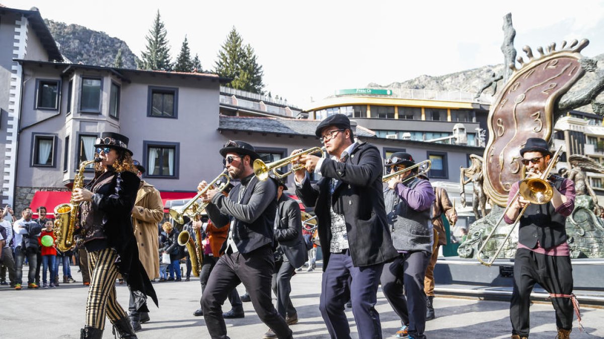 Tot a punt per a la cinquena “onada de saxo”