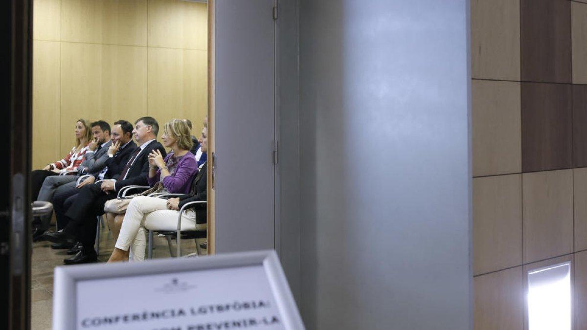 Taula rodona sobre la fòbia al col·lectiu homosexual