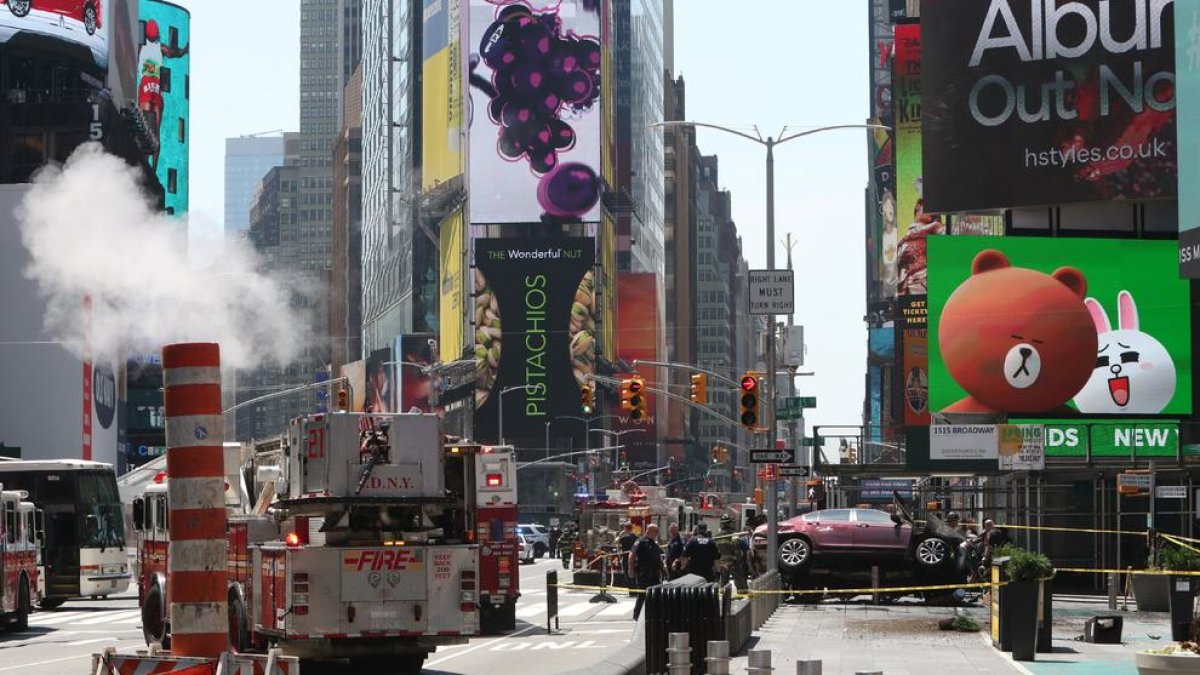 Almenys un mort i vint ferits en un atropellament al cor de Manhattan