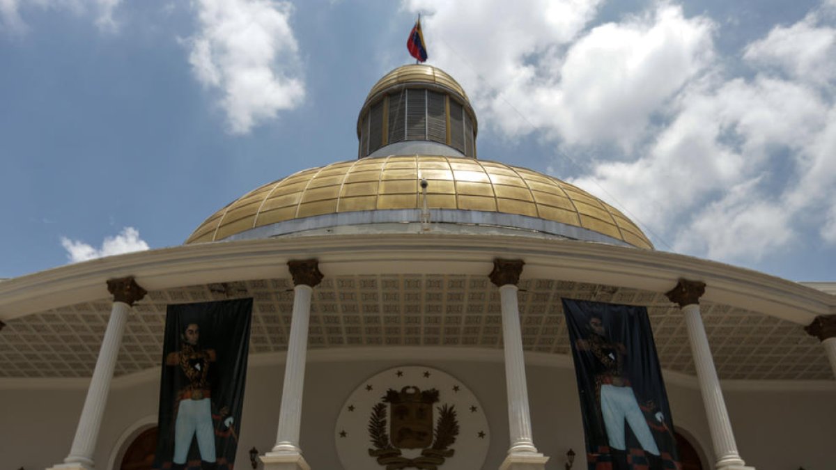El parlament de Veneçuela afirma que Maduro ha fet un “cop d'Estat”