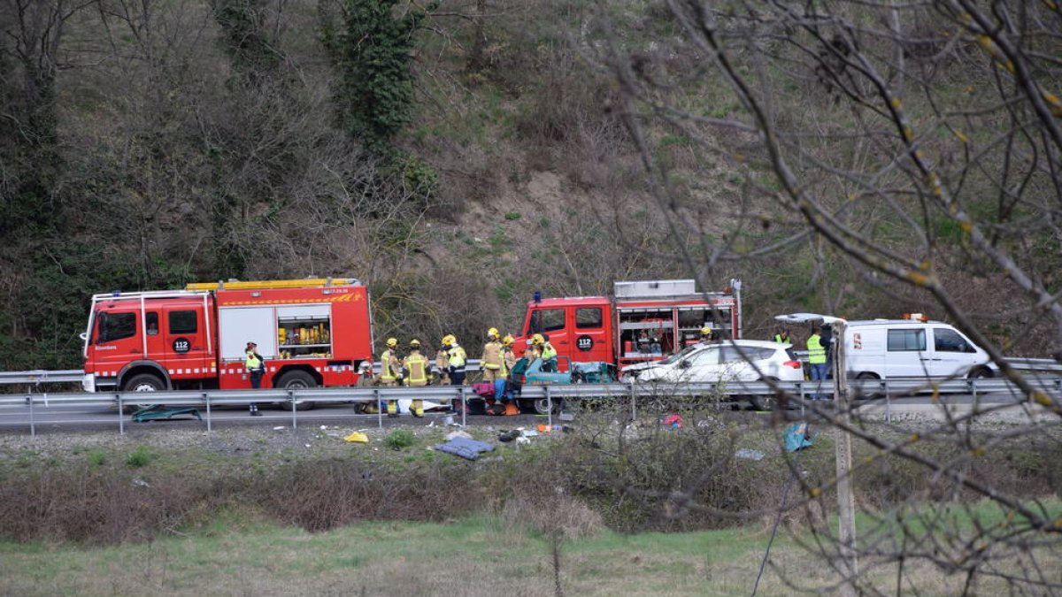 Els efectius treballant en el lloc de l'accident.