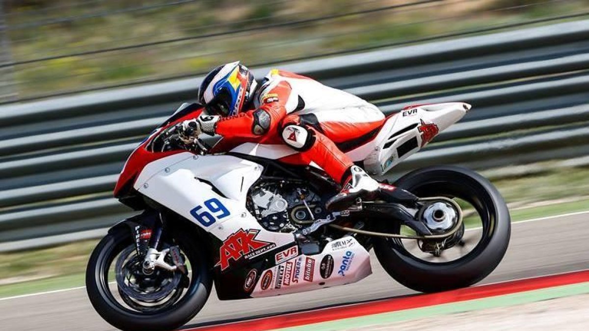 Xavi Cardelús suma 3 punts d'or en el debut a Supersport