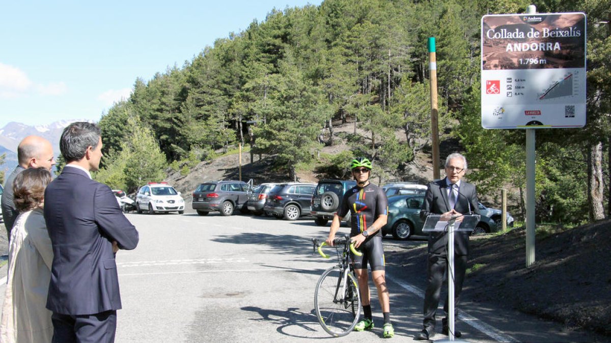 Nova senyalització dels ports, un mallot d'Andorra i acords amb turoperadors per captar turisme de bicicleta