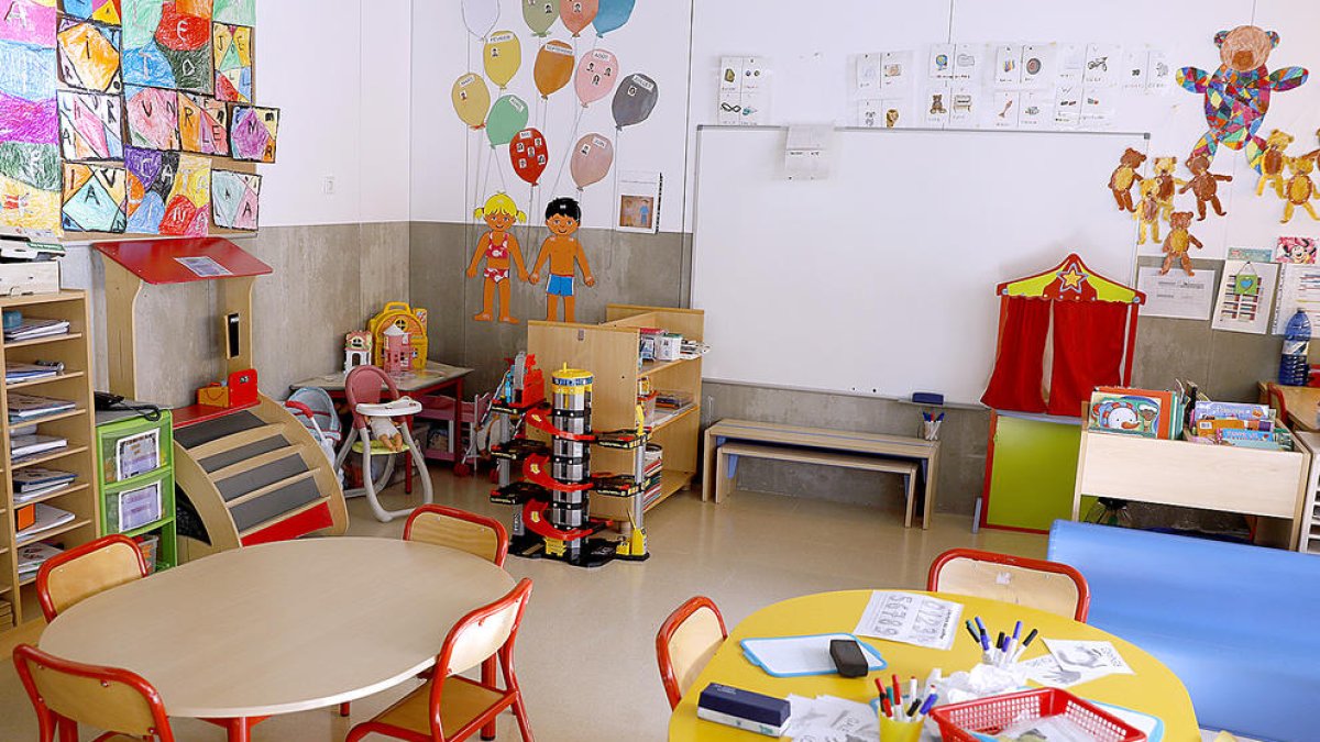 Tres escoles franceses tanquen per la vaga per falta de mestres