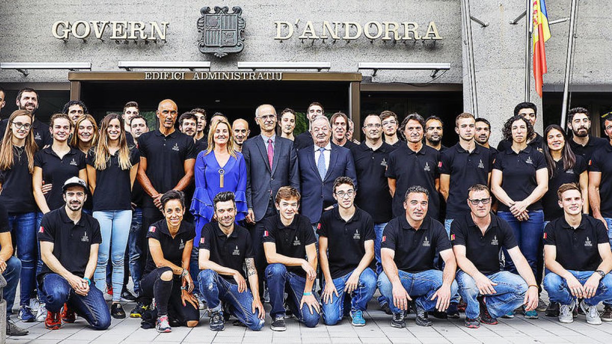 Rebuda de les autoritats abans dels jocs