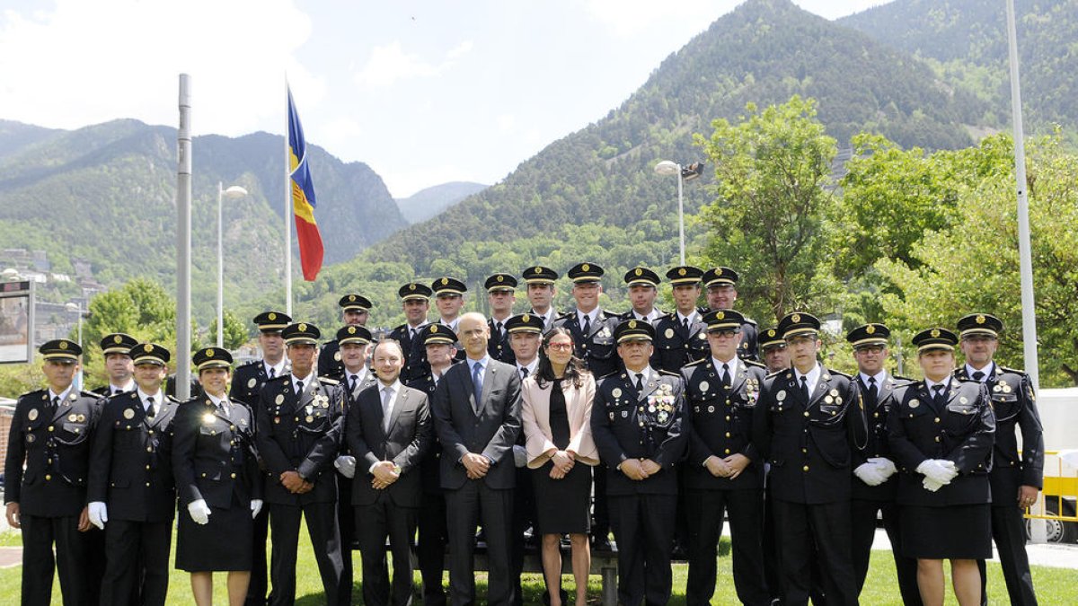 Més vigilància i controls policials amb la xifra rècord  de 253 agents