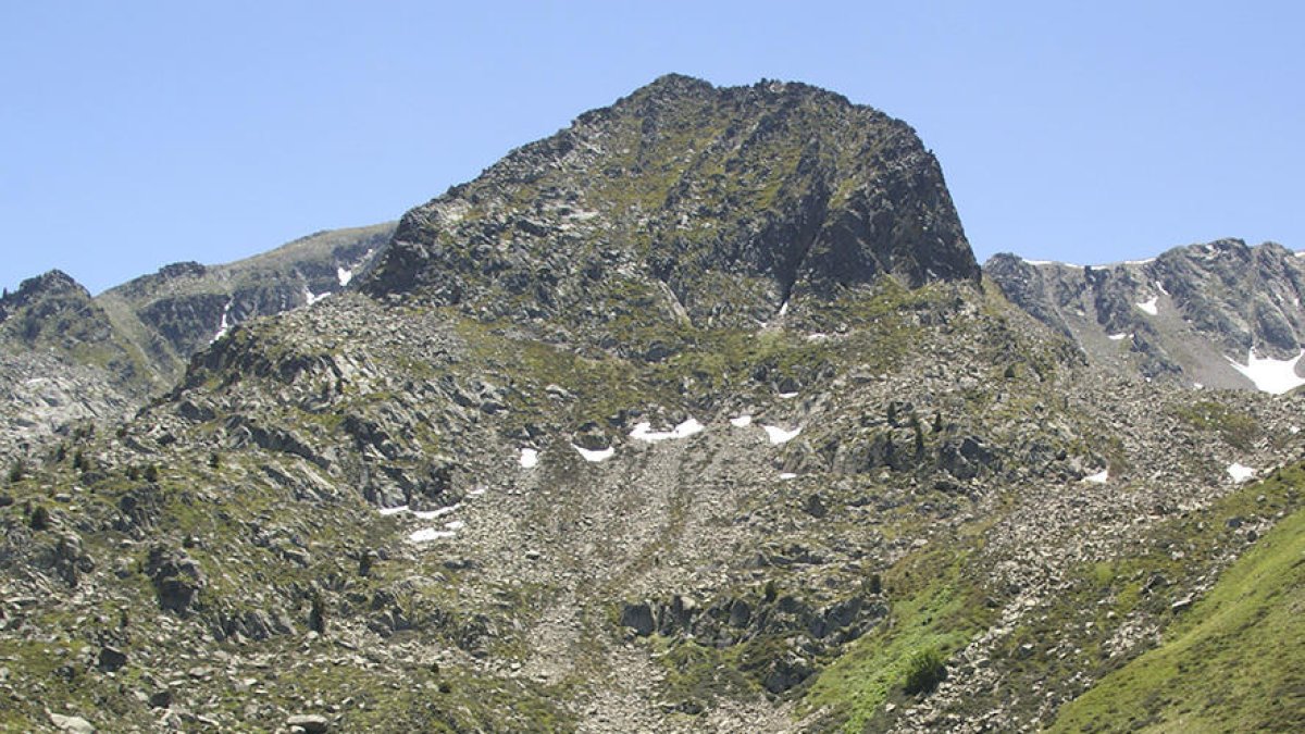 Un nen resta en estat crític en caure per un barranc al Pas
