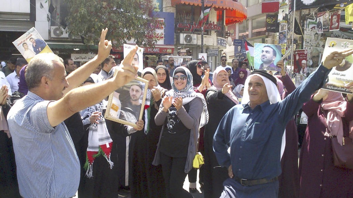 800 palestins deixen una vaga de fam per un acord