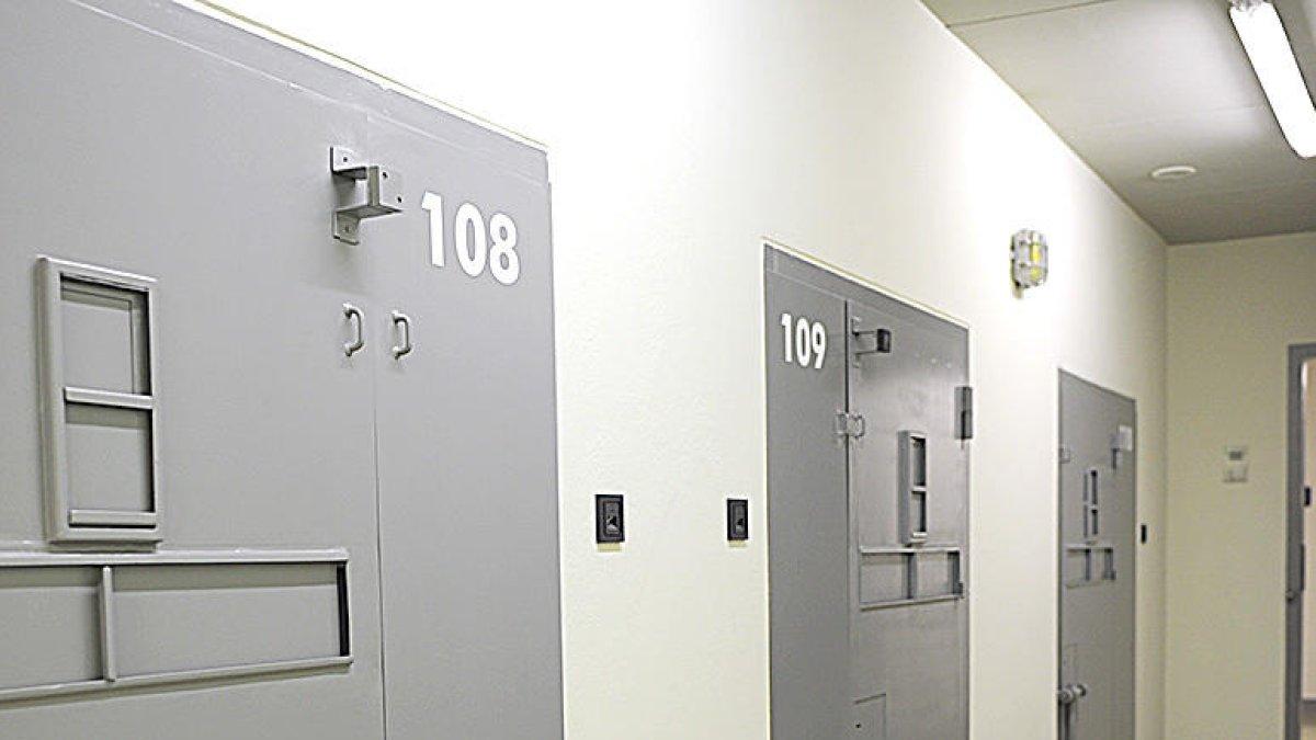 La fiscalia insisteix a demanar presó i que s'inhabiliti una agent penitenciària