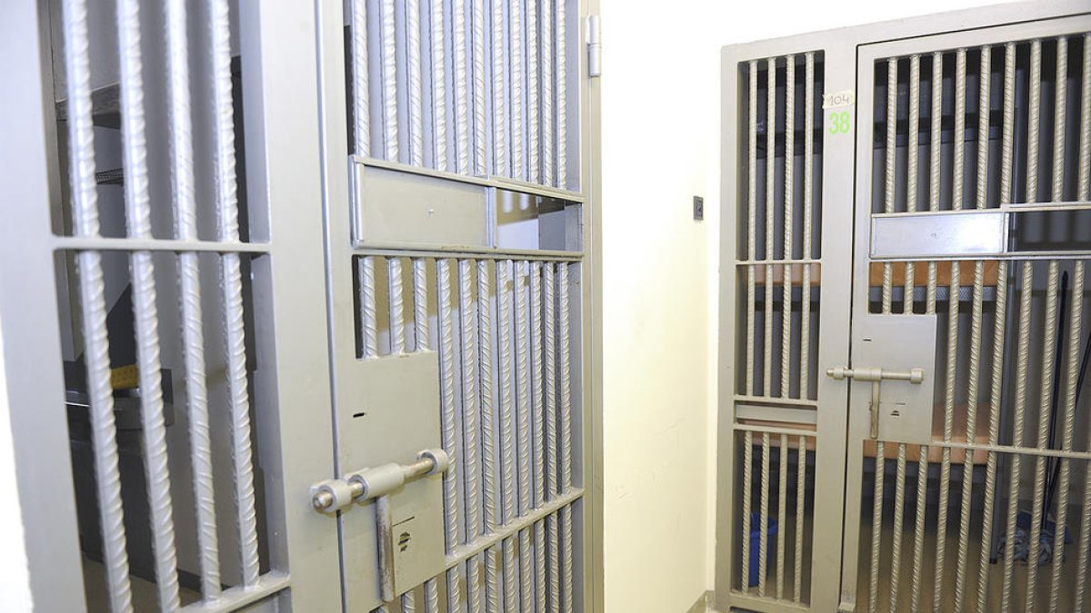 El Superior absol l'agent de presons acusada d'humiliar una interna