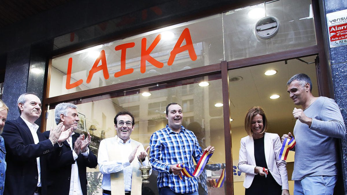 Laika inaugura local social i refugi felí a l'antiga plaça major de Sant Julià