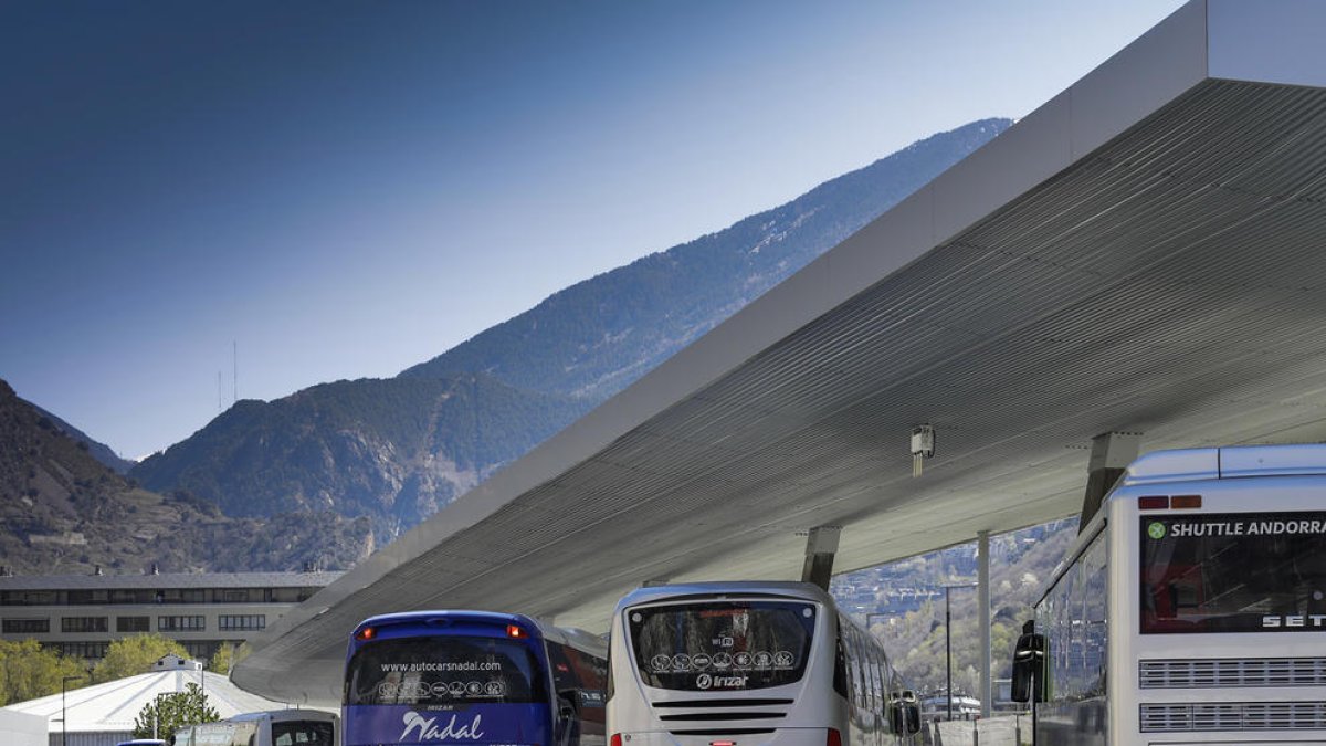 Tres setmanes per acabar l'estació d'autobusos