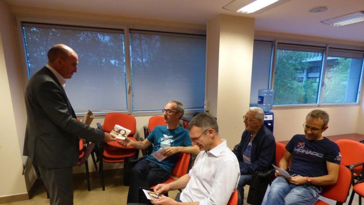 El candidat socialista suplent explica el programa