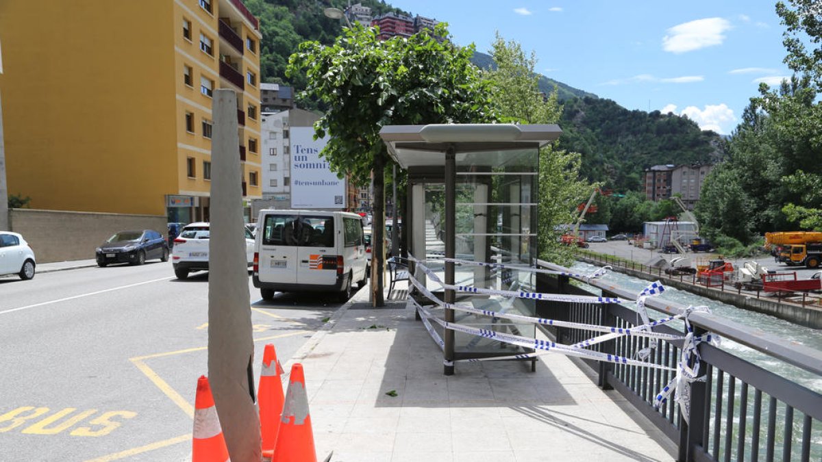 La policia deté un conductor que anava begut i sense carnet