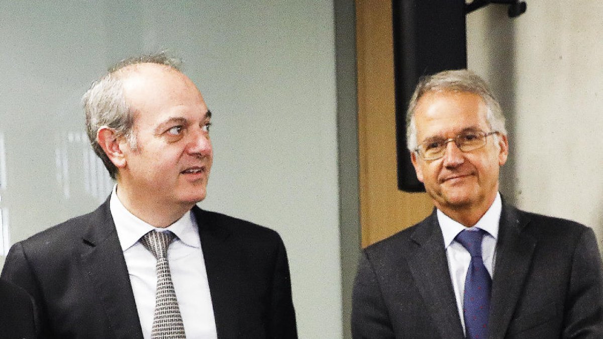 El Govern decidirà abans de l'estiu el sobrecost d'anar al metge a l'estranger