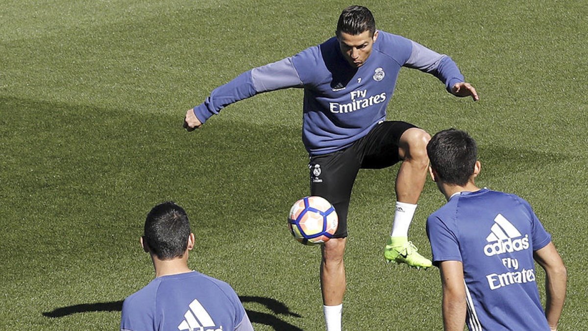 El Barça i el Madrid aparquen la Champions i tornen a la lluita per la lliga