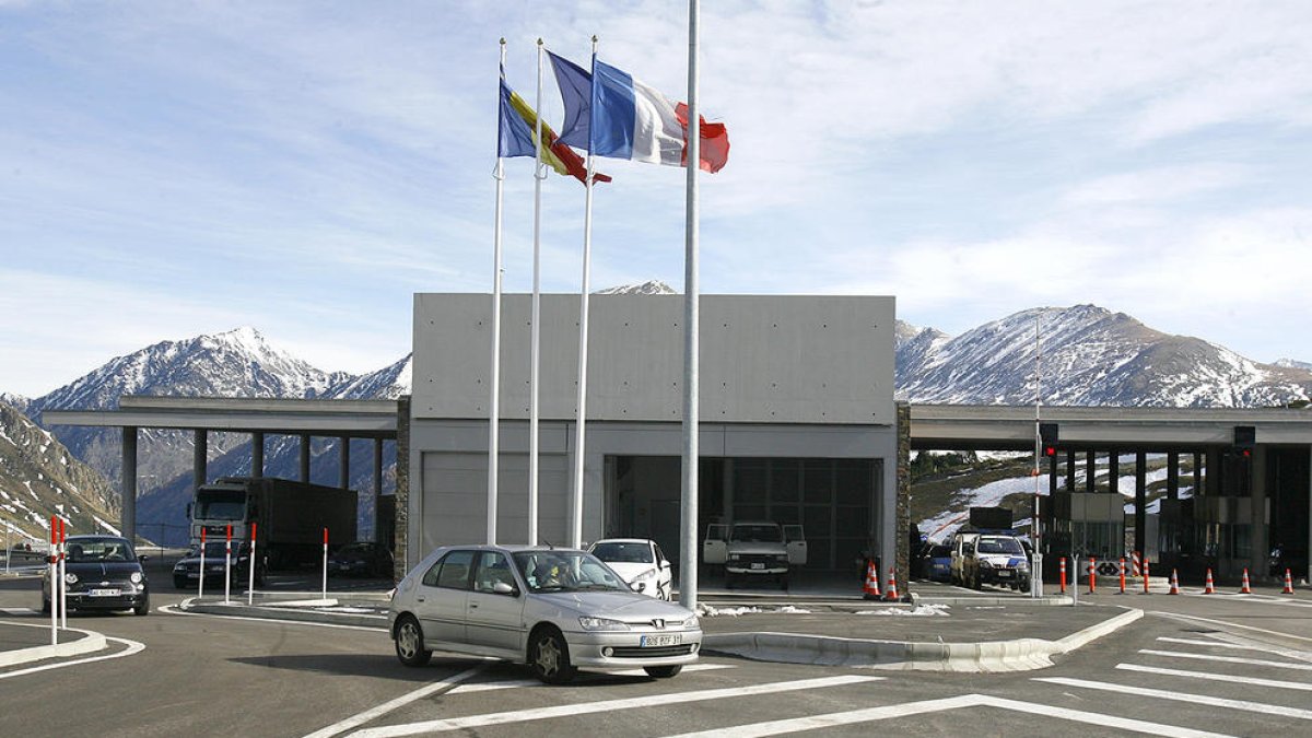 França intercepta un 20% menys de tabac a la frontera