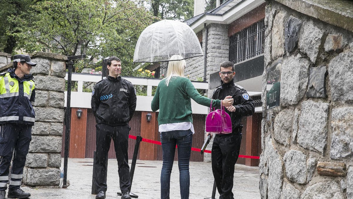 La candidata de Macron venç entre els residents