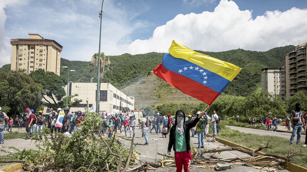 Pugen a 65 les víctimes dels disturbis a Veneçuela