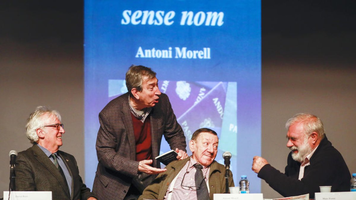 Morell juga a les endevinalles