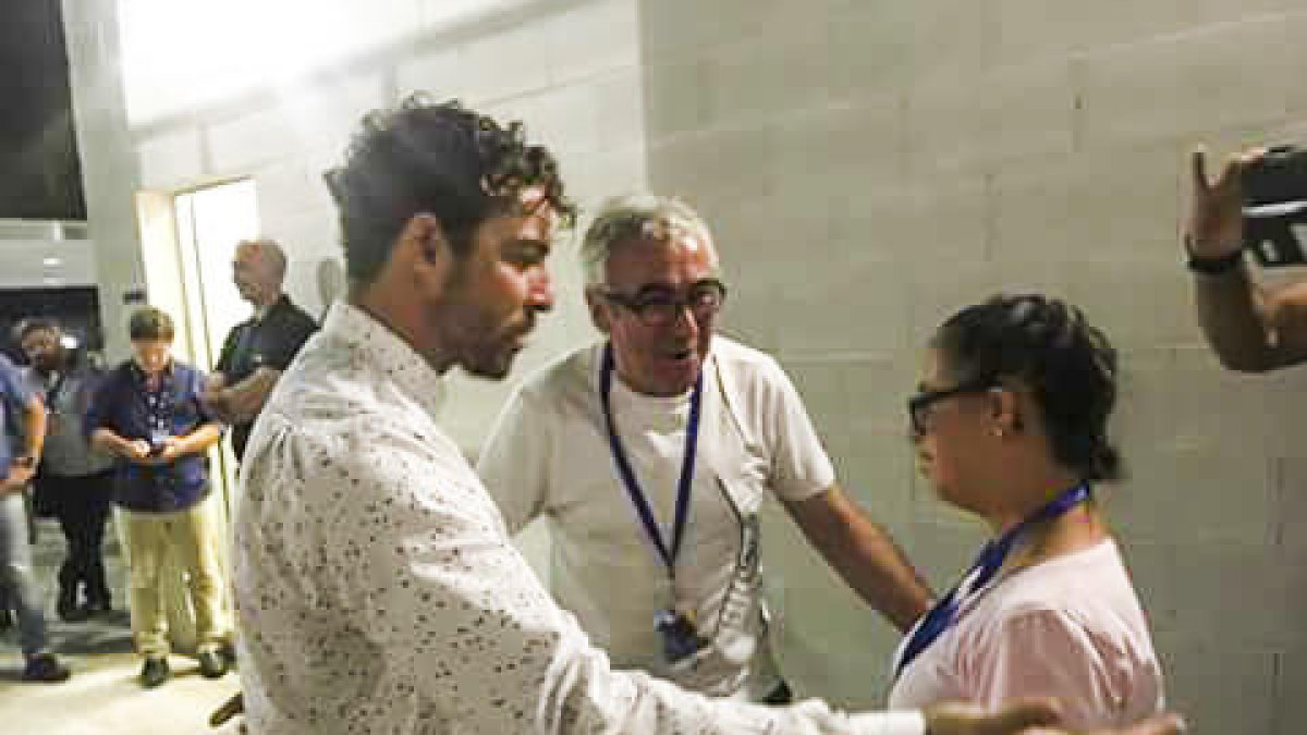 Fans al peu del canó