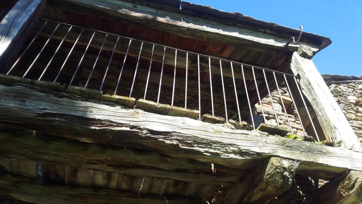 Alerta pels edificis ignorats