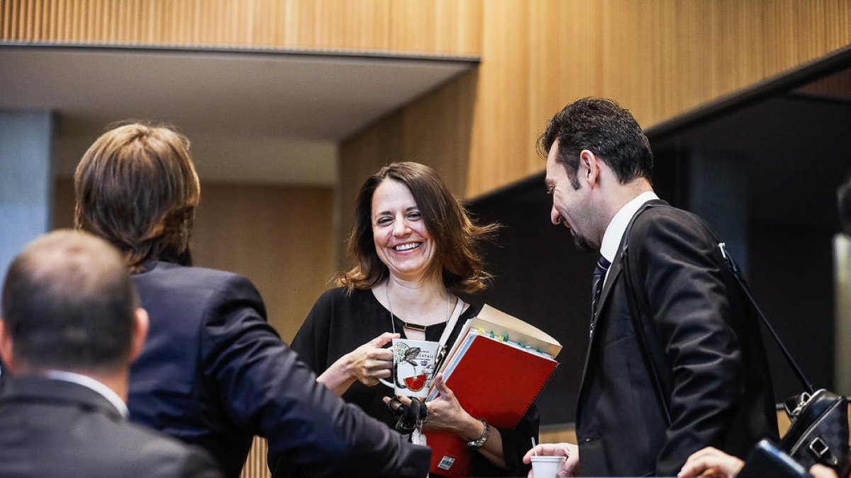 Foc creuat per les irregularitats a l'hospital