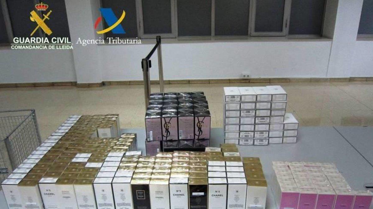 Decomissats 17.500 euros en perfums a la duana