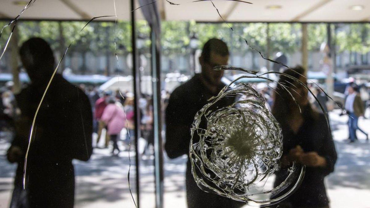 L'autor del tiroteig als Camps Elisis no va donar senyals de radicalisme
