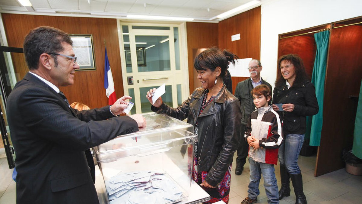 Més de 2.600 residents cridats  a votar a les eleccions franceses