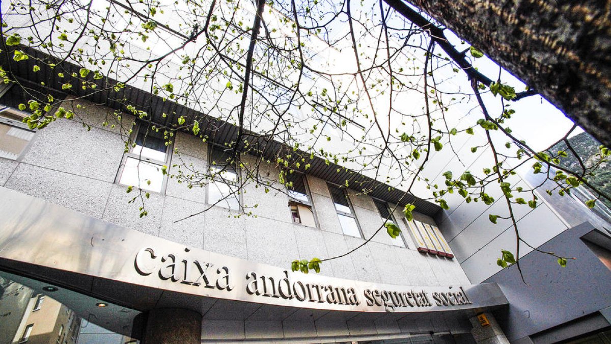 La CASS prorroga dos mesos més el conveni amb els metges