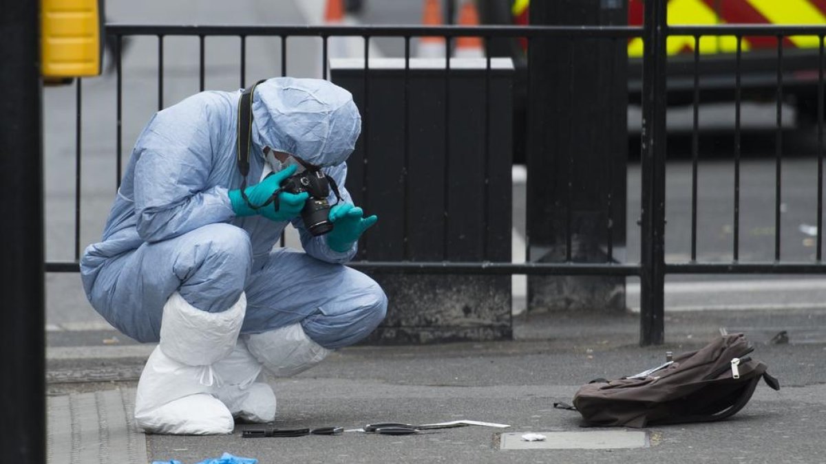 Detenen a Westminster un  home armat amb ganivets