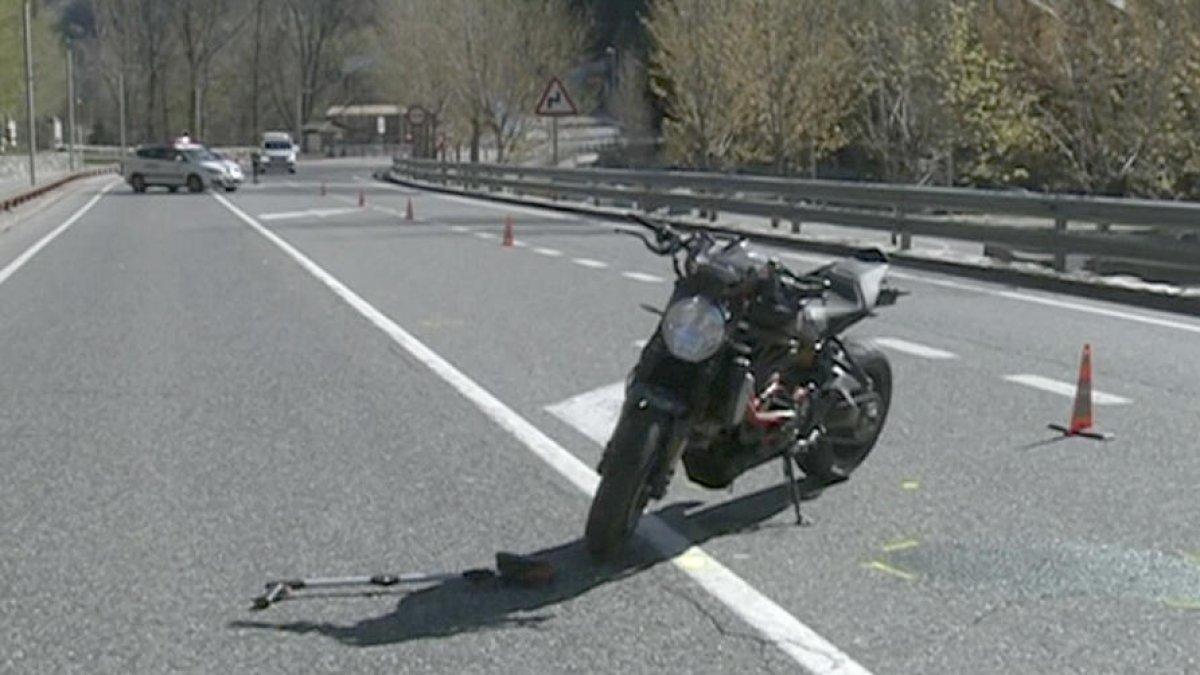 La família del motorista mort presenta denúncia per la foto