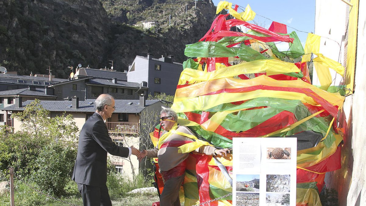 Mig centenar d'autors mariden art, paisatge i patrimoni