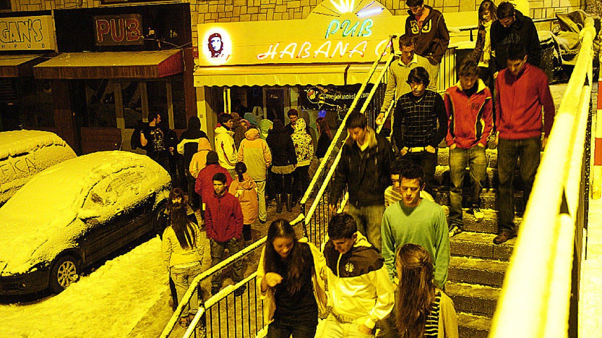 L'os abatut a Naturlandia i l'aigua d'Arinsal, als set tuits