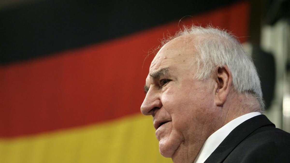 Mor Helmut Kohl, artífex de la reunificació alemanya