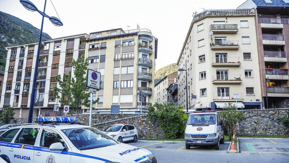 Un home, en estat crític per un apunyalament