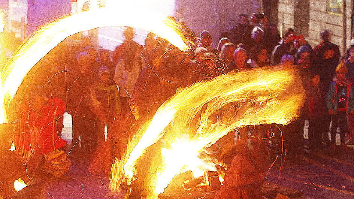 Taller de falles tradicionals a la capital abans de la cremada