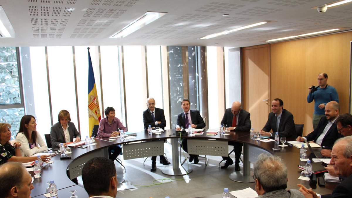 Cinca defensa que la proposta del Govern sobre transferències és la que té un equilibri 