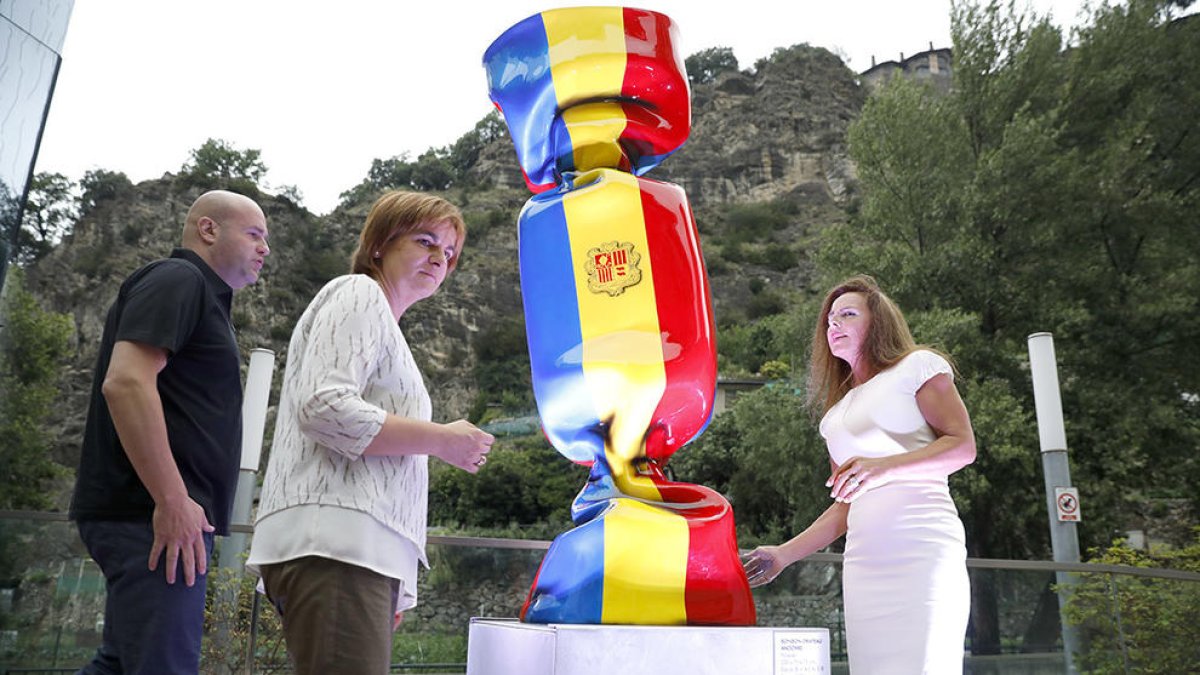 El trencament de Grandvalira i l'escultura-caramel, als set tuits