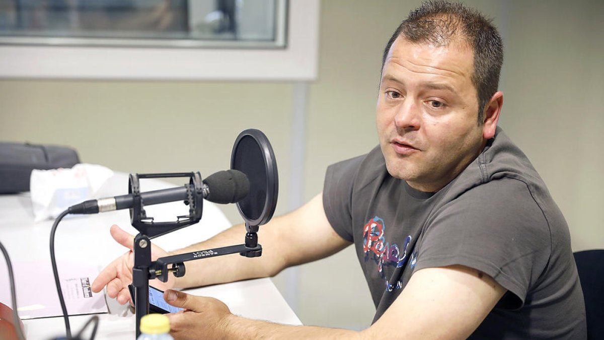 “Un mestre hauria de cobrar com a mínim 2.000 euros”