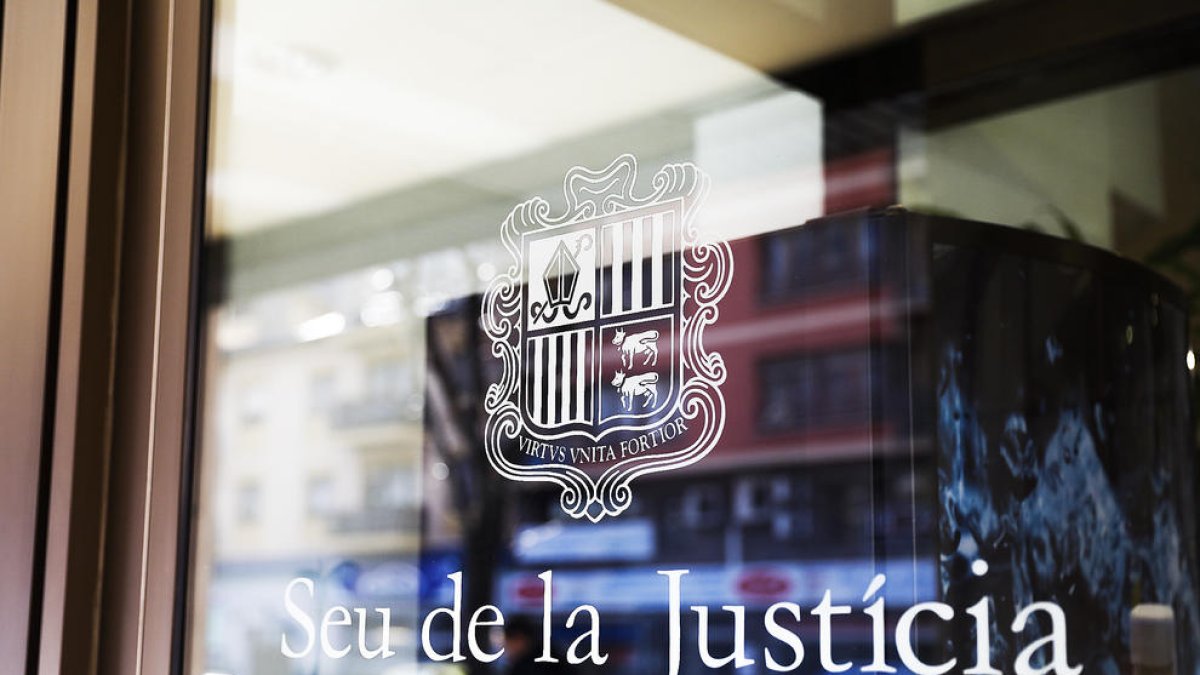 Un resident condemnat a 14 anys per abusar sexualment de la filla es nega a ser extradit a Espanya