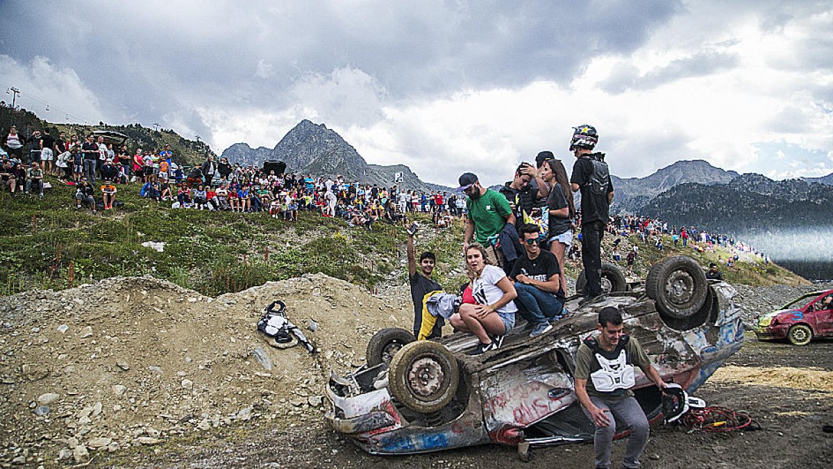 Cotxes trinxats i Naturlandia, als set tuits