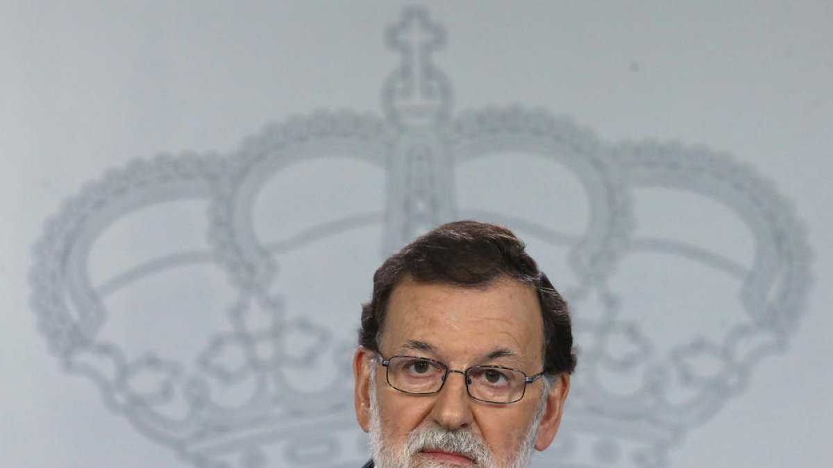Rajoy avisa que no li tremolarà el “pols” si no es compleix amb la llei