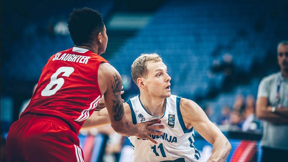 Jaka Blazic s'endú el duel entre companys d'equip