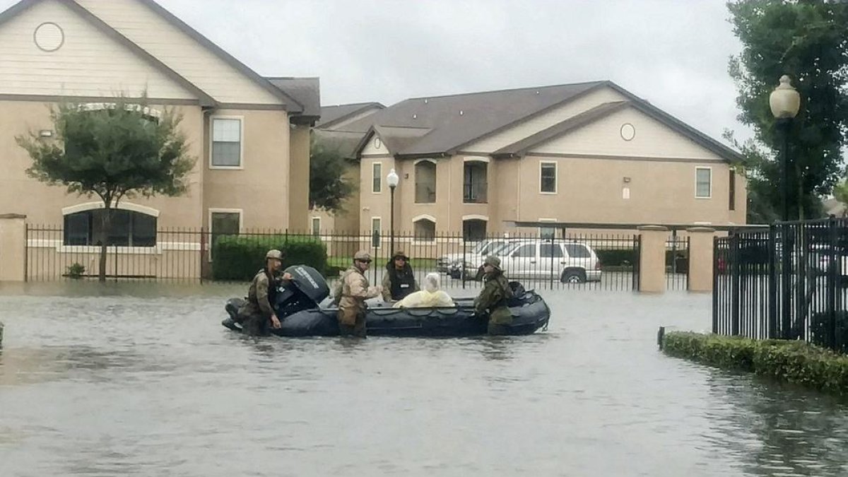 'Harvey' deixa 30 morts i 32.000 refugiats a Texas