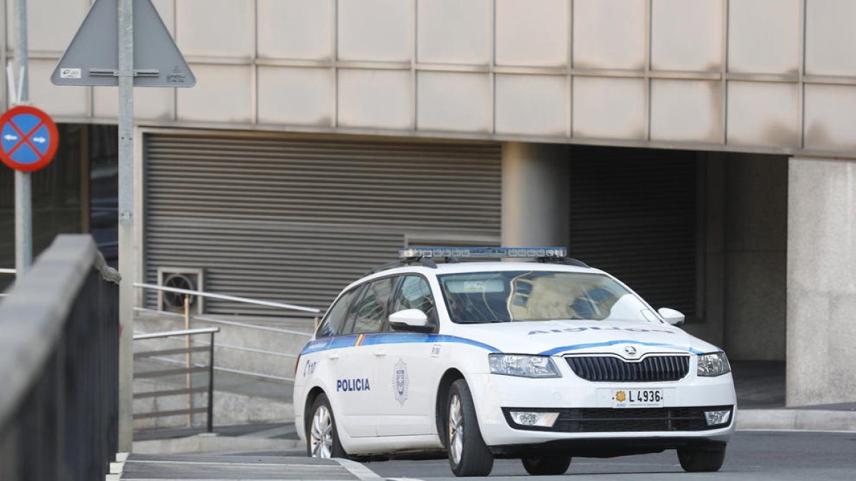 Detingut un home per agredir la seva exparella i conduir ebri