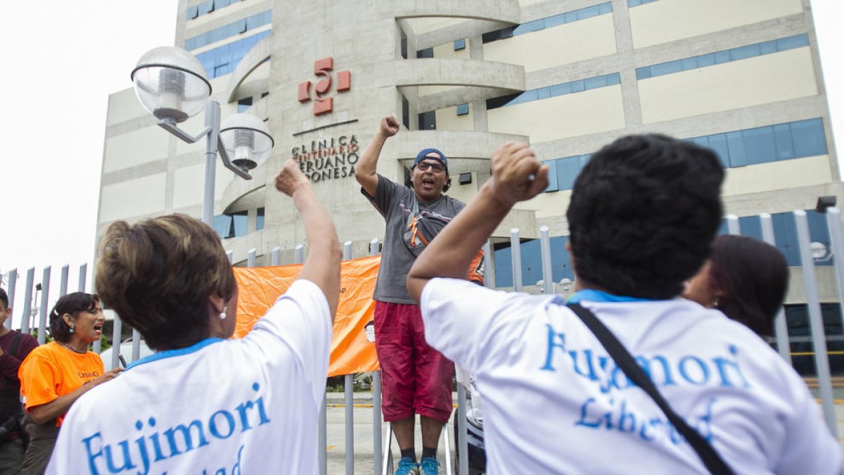 L'indult de Fujimori divideix el Perú per Nadal